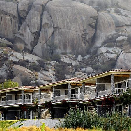 Amritara Jawai Sagar Hotel Pali  Bagian luar foto