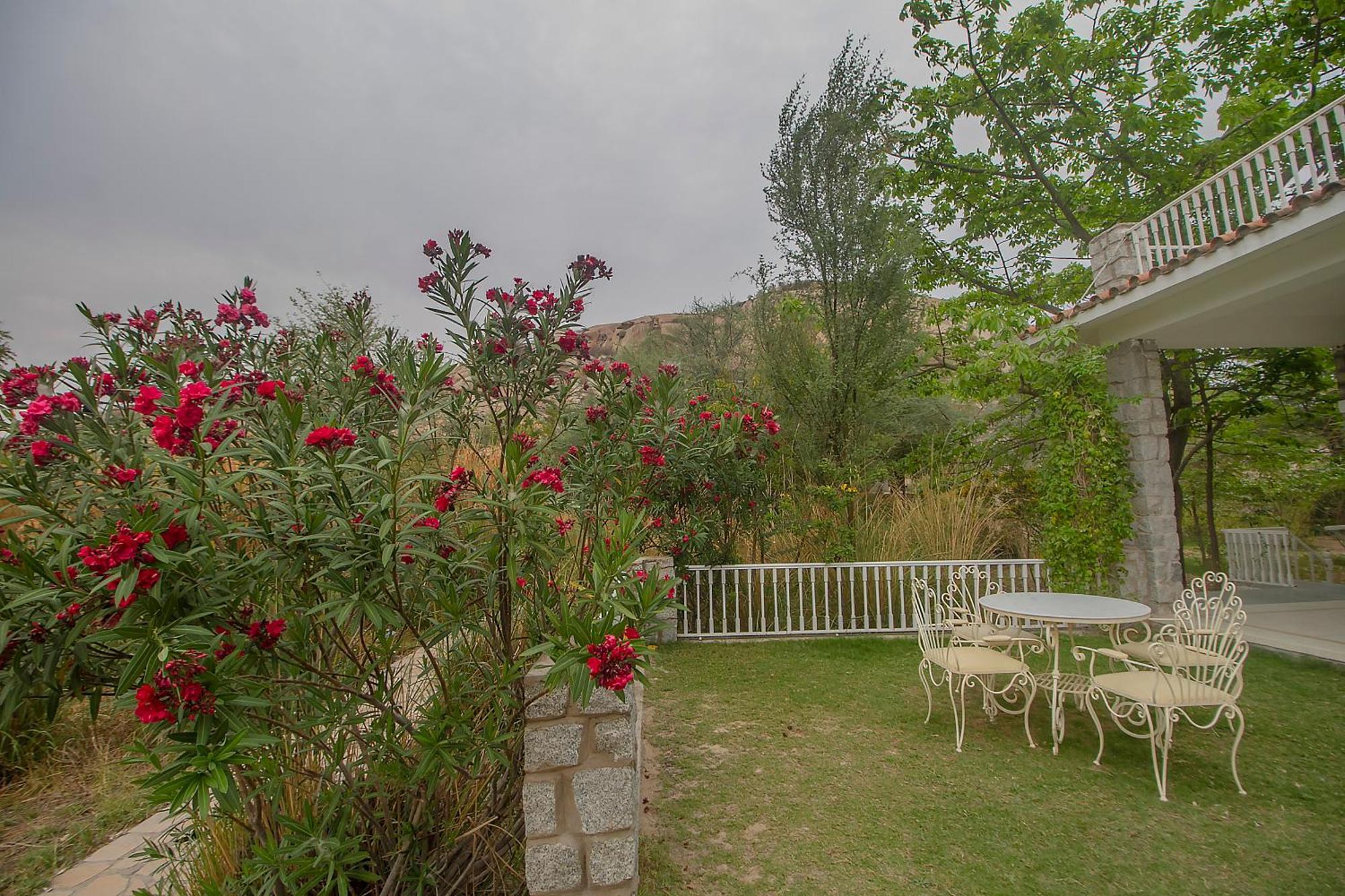 Amritara Jawai Sagar Hotel Pali  Bagian luar foto